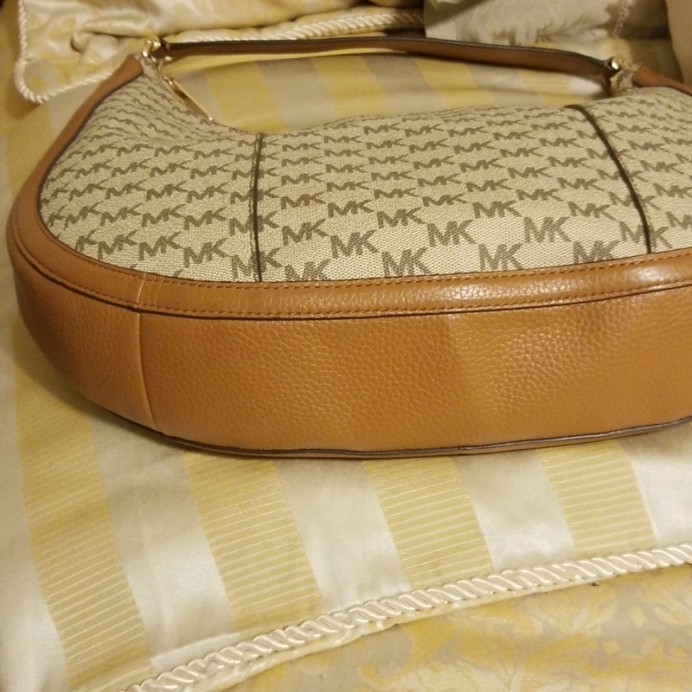 Handbag - Picture 2 of 5